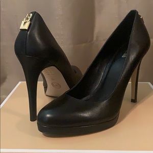 Micheal Kors Antoinette Platform Leather Pump